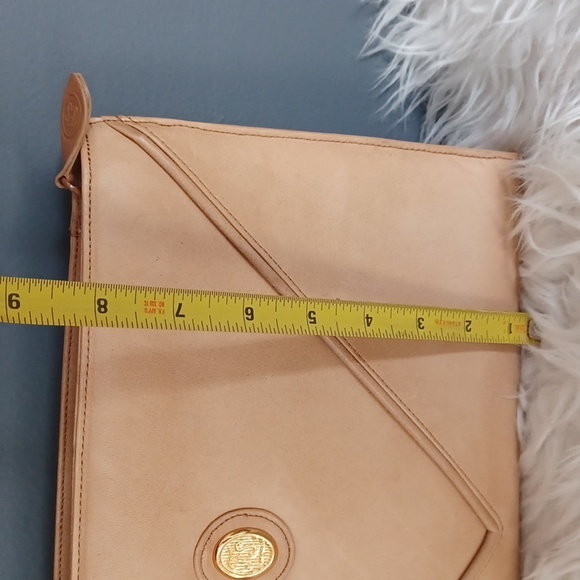Vintage  leather  clutch - Picture 16 of 16